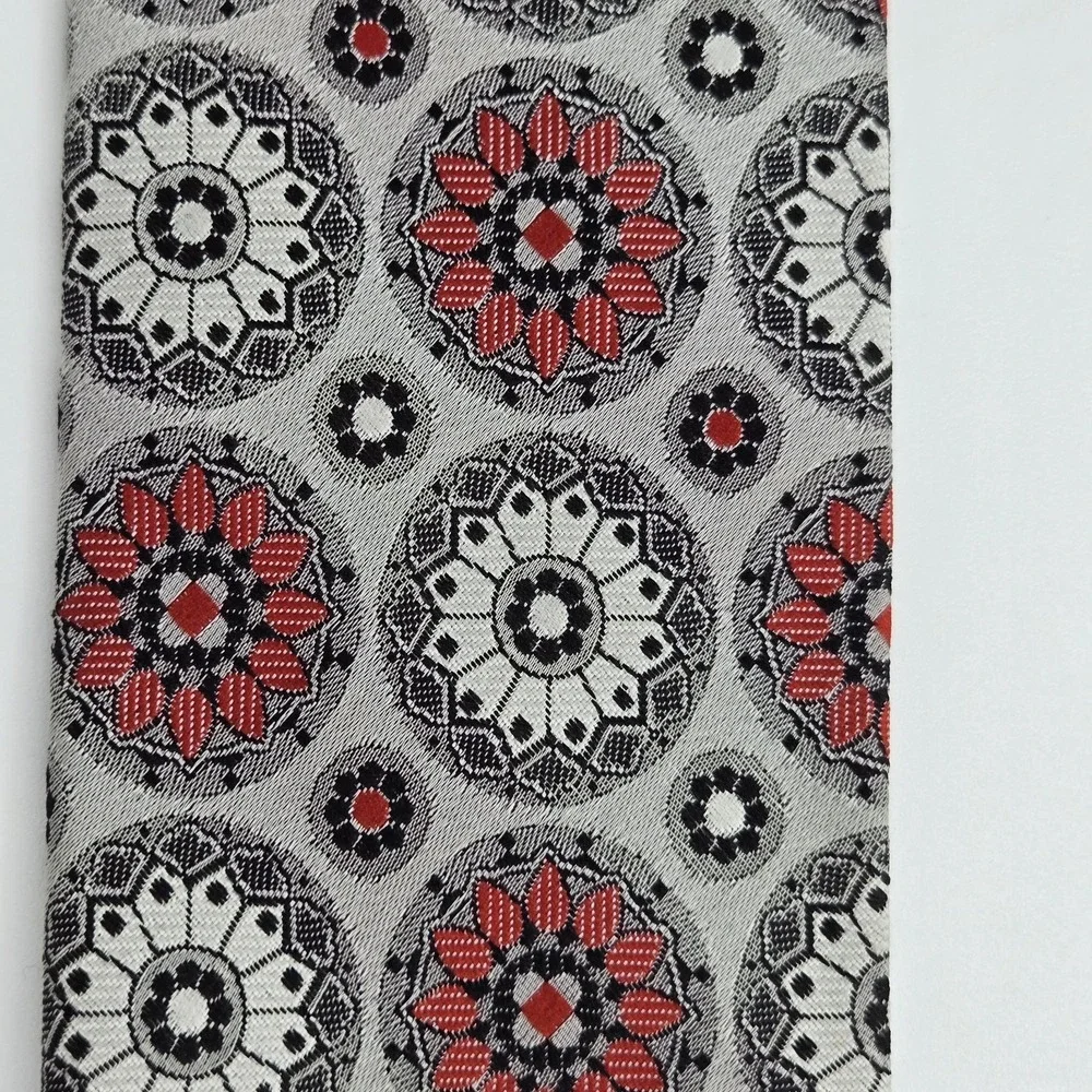 VTG Shillito's Men's Tie Retro Geometric Medallion Silver Red Mod 3